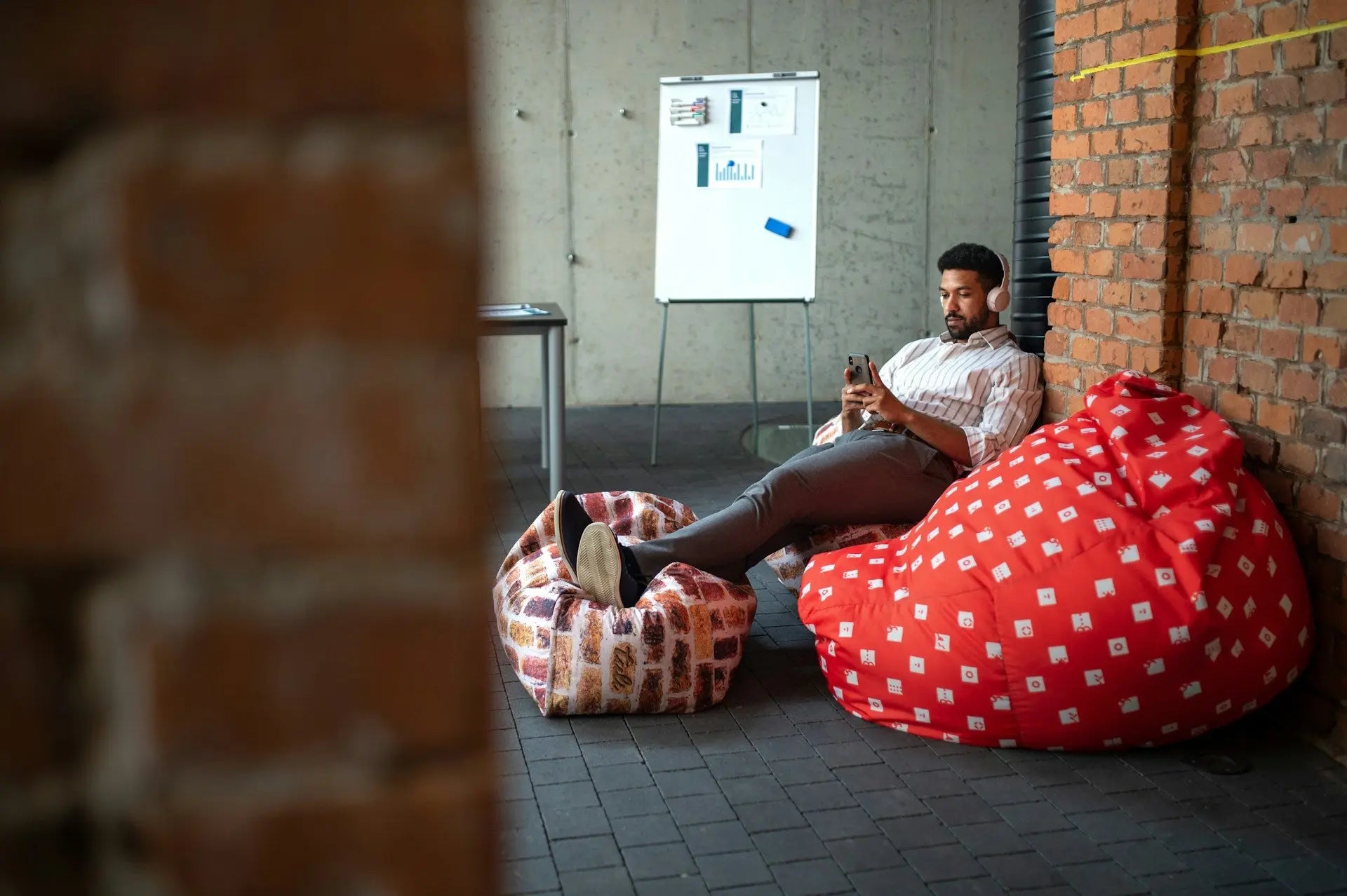 Styling-Your-Bean-Bag-Creative-Ideas-for-Incorporating-CosyCloud-Bean-Bags-into-Your-Interior-Design Futons Online